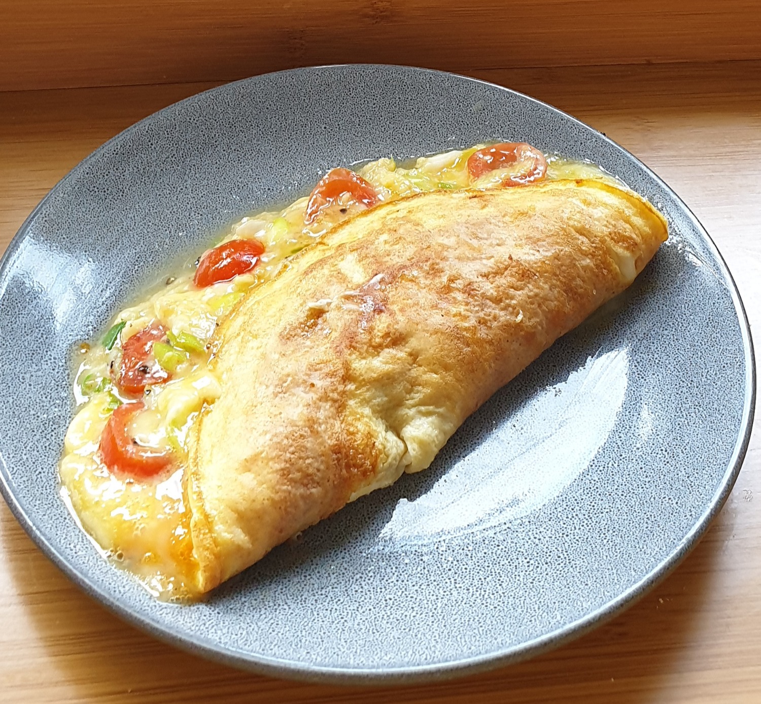 write a descriptive essay on how to make tomato omelette
